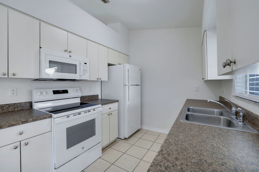 1717 43rd St SW, Naples, FL 34116