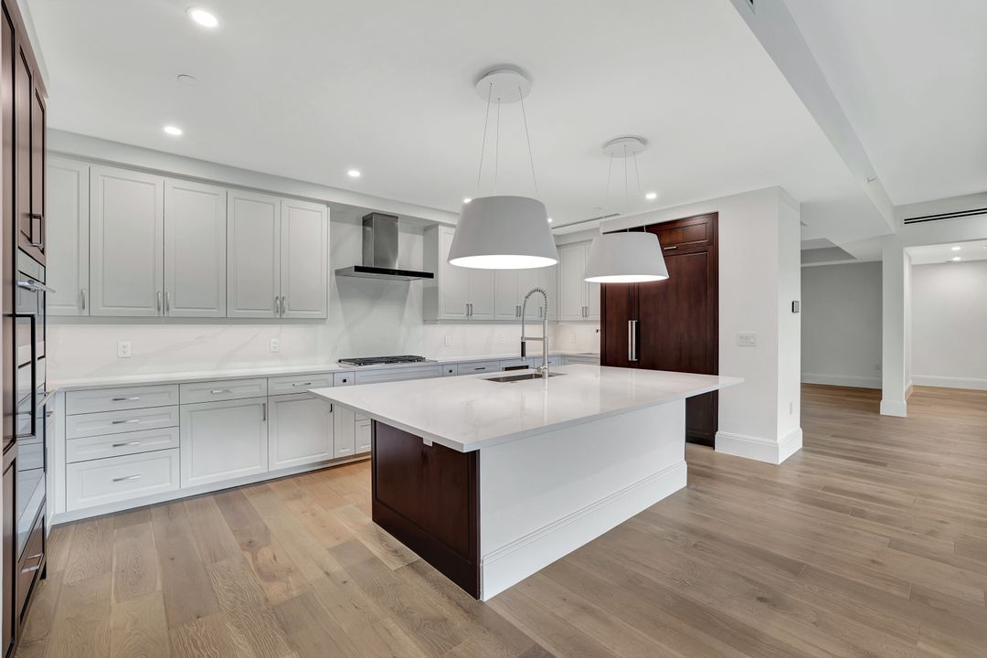 1130 3rd Ave S #211, Naples, FL 34102