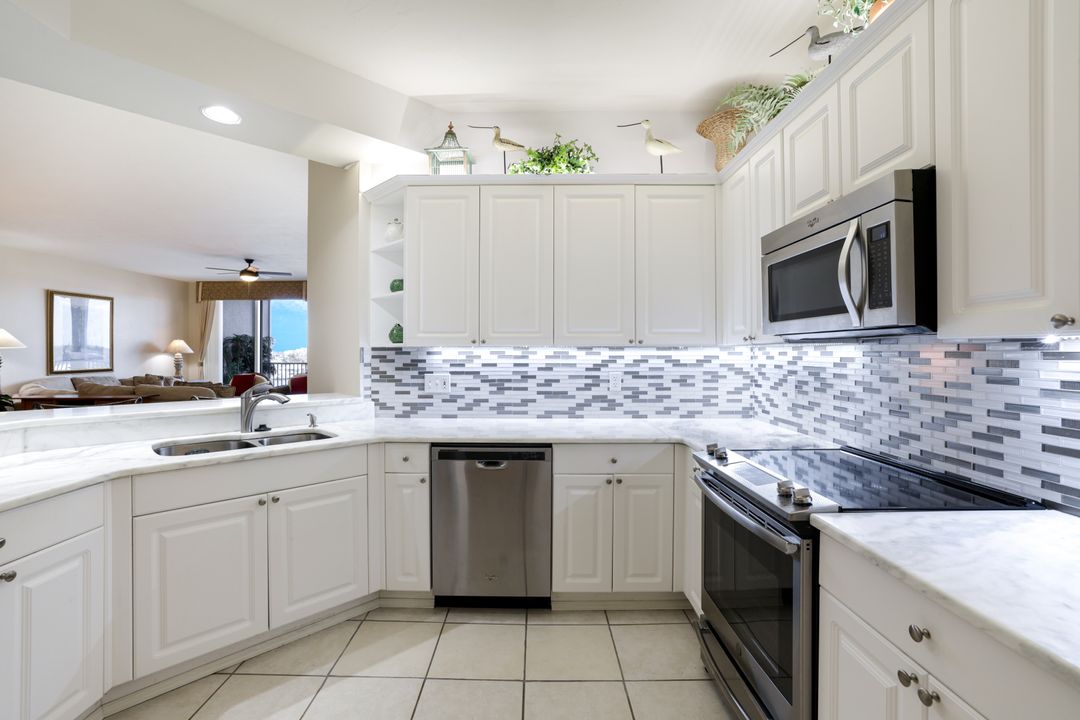 410 Flagship Dr #603, Naples, FL 34108