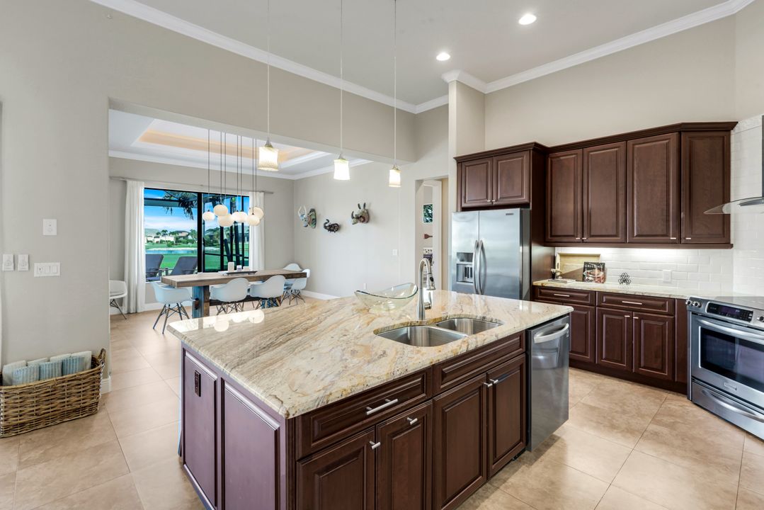 11899 King James Ct, Cape Coral, FL 33991
