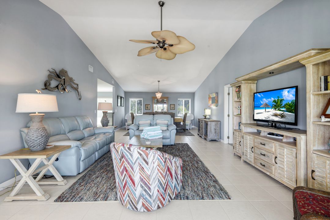 673 E Rocks Dr, Sanibel, FL 33957