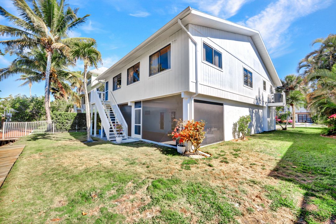 1285 Grand Canal Dr, Naples, FL 34110