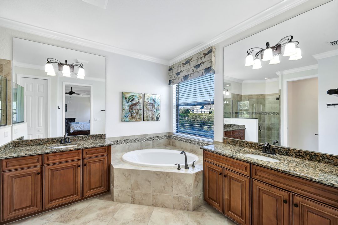 12497 Fenhurst Way, Naples, FL 34120