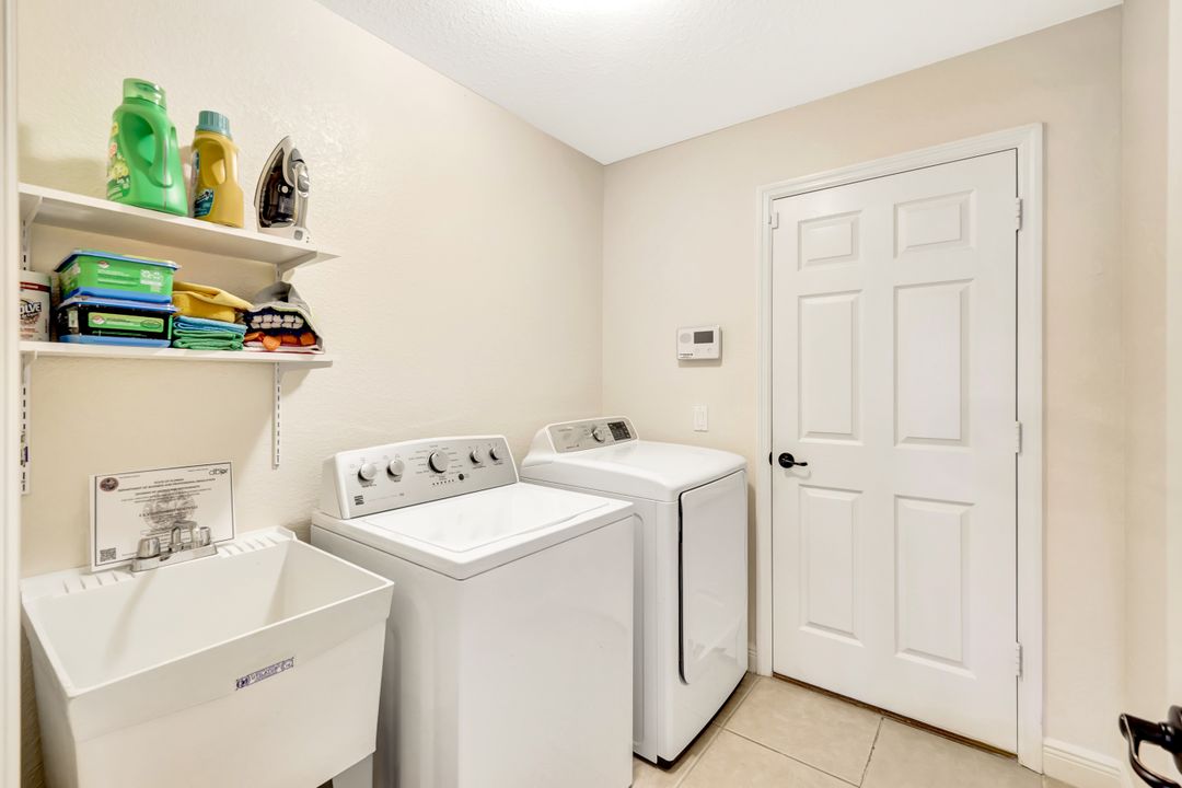 3317 SW 5th Pl, Cape Coral, FL 33914
