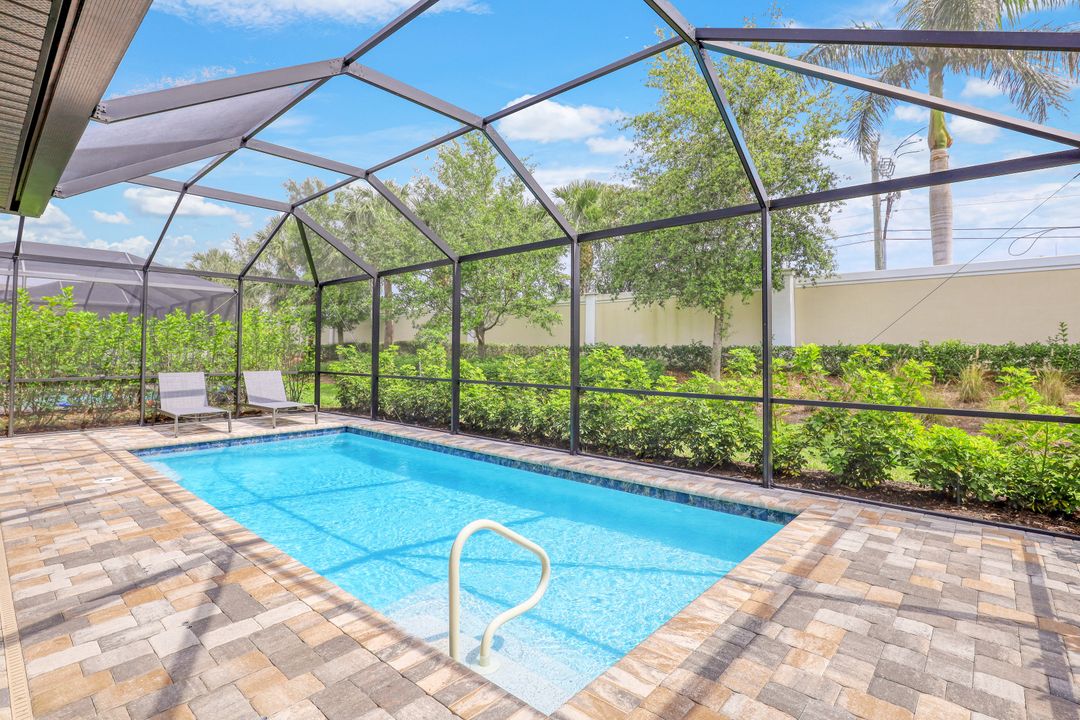 7266 Wilton Dr N, Naples, FL 34109