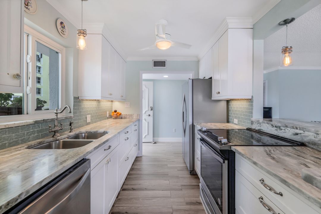 1910 Gulf Shore Blvd N #207, Naples, FL 34102