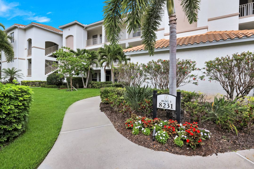 8231 Parkstone Pl #301, Naples, FL 34120