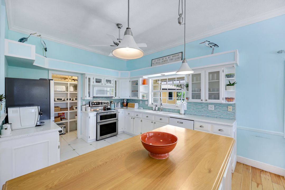 203 San Mateo Dr, Bonita Springs, FL 34134