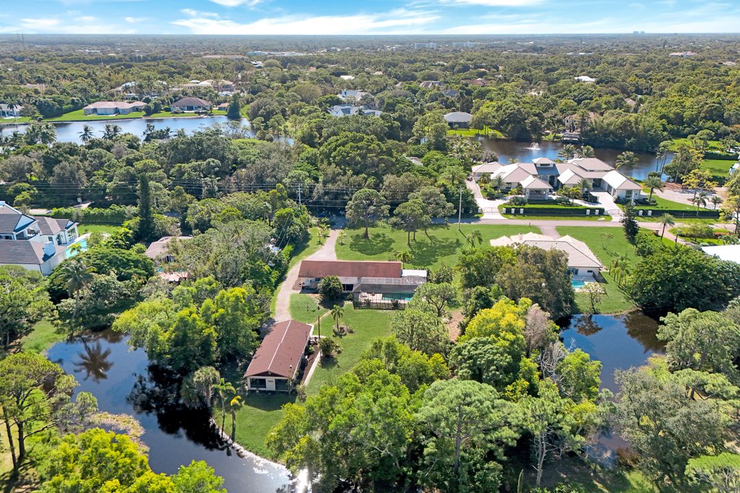 23 Center St, Naples, FL 34108
