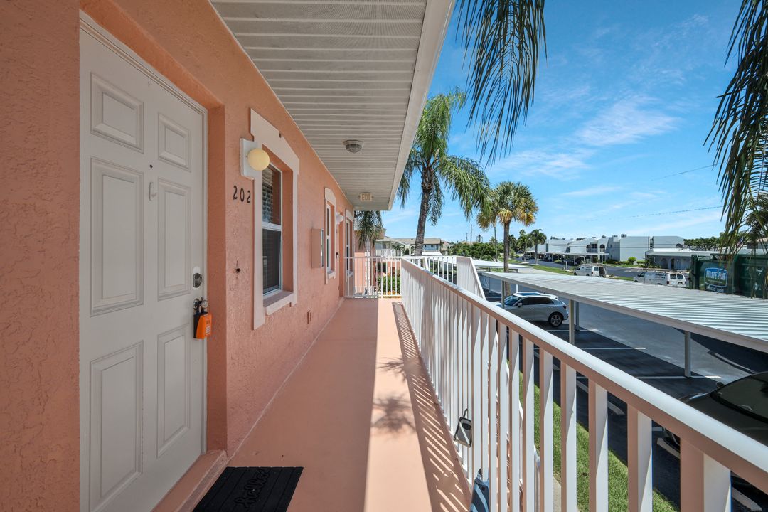 4550 SE 5th Pl #202, Cape Coral, FL 33904