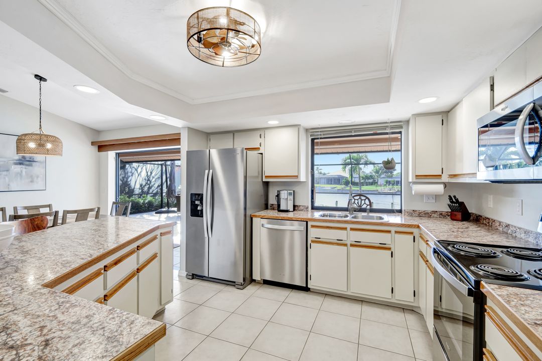 1940 SE 6th Ave, Cape Coral, FL 33990