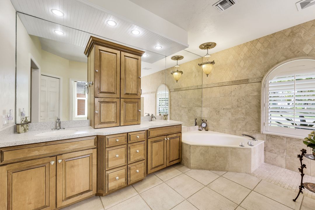 28071 Winthrop Cir, Bonita Springs, FL 34134