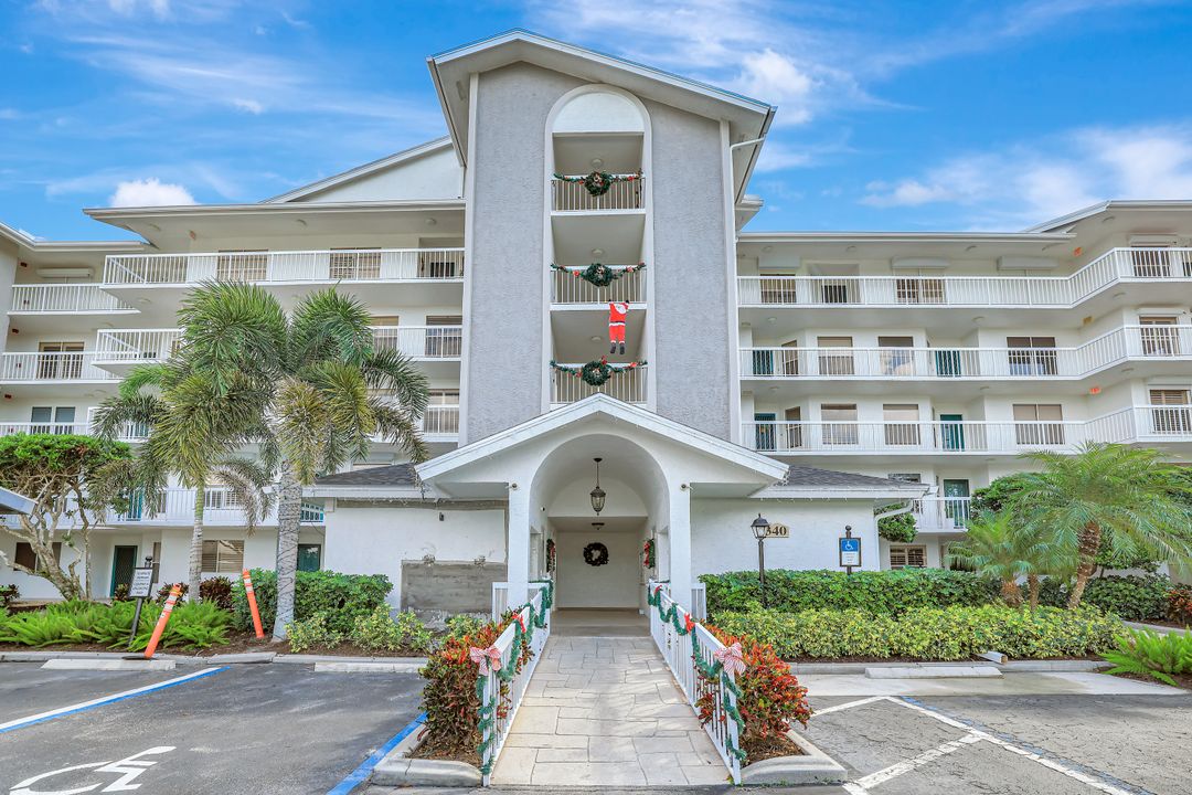 340 Horse Creek Dr #207, Naples, FL 34110