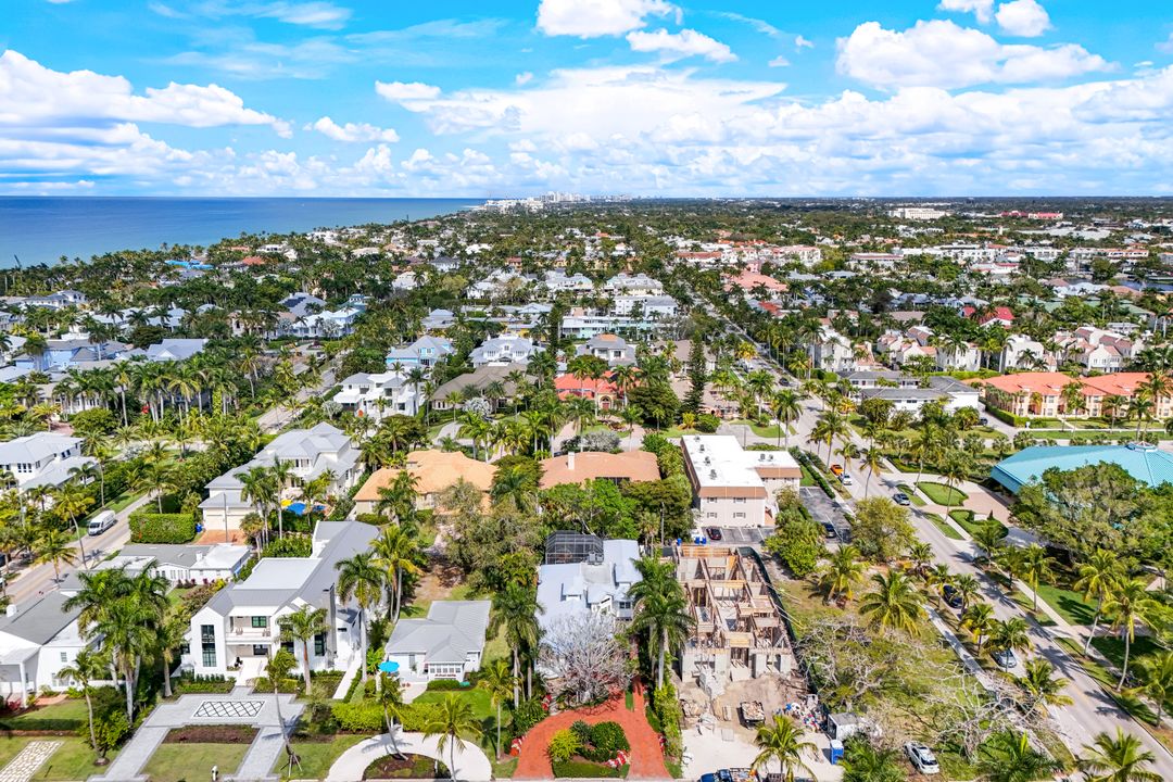 263 10th Ave S, Naples, FL 34102