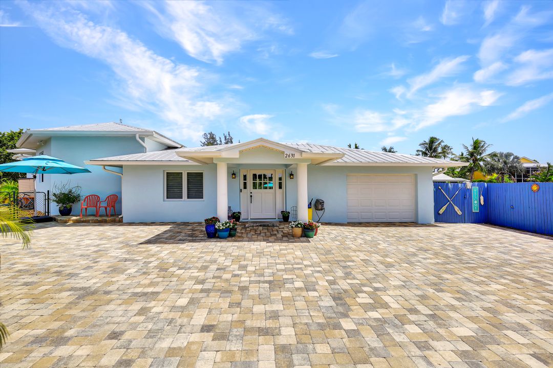 2631 Riverview Dr, Naples, FL 34112