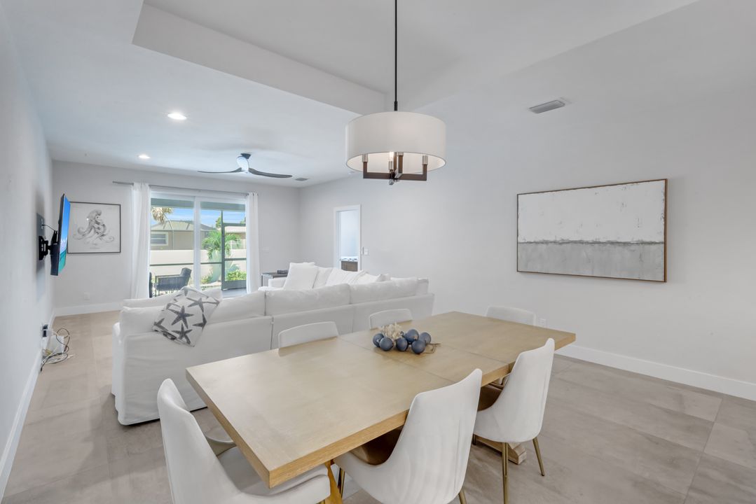 605 107th Ave N, Naples, FL 34108