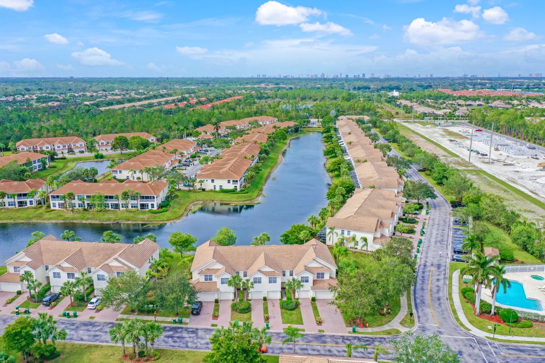 1152 Oxford Ln, Naples, FL 34105