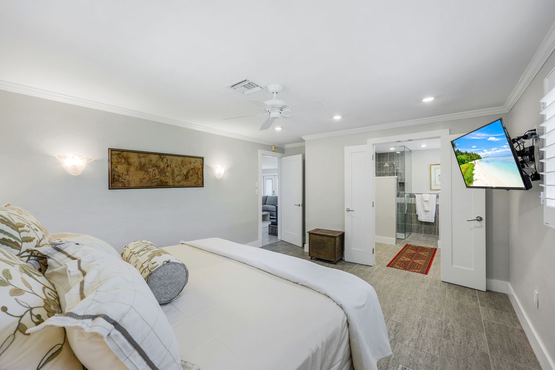 725 Old Trail Dr, Naples, FL 34103