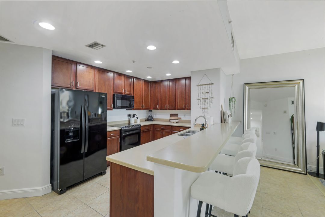 5793 Cape Harbour Dr #613, Cape Coral, FL 33914