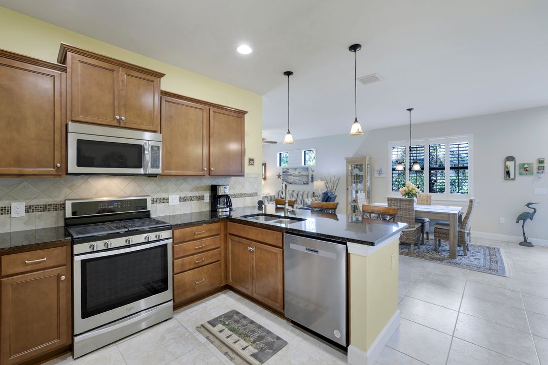7113 Live Oak Dr, Naples, FL 34114