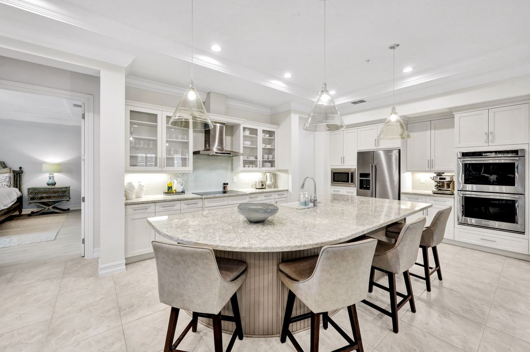 2534 Windward Ct #15-101, Naples, FL 34112
