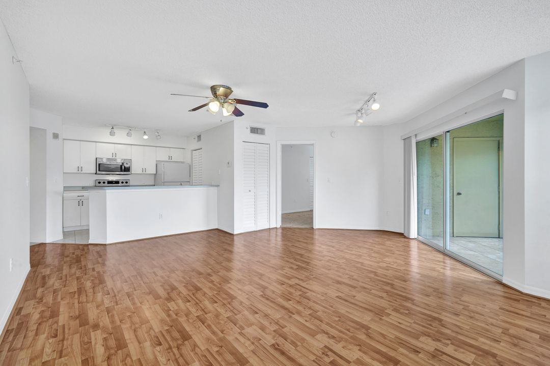 8880 Colonnades Ct W #427, Bonita Springs, FL 34135