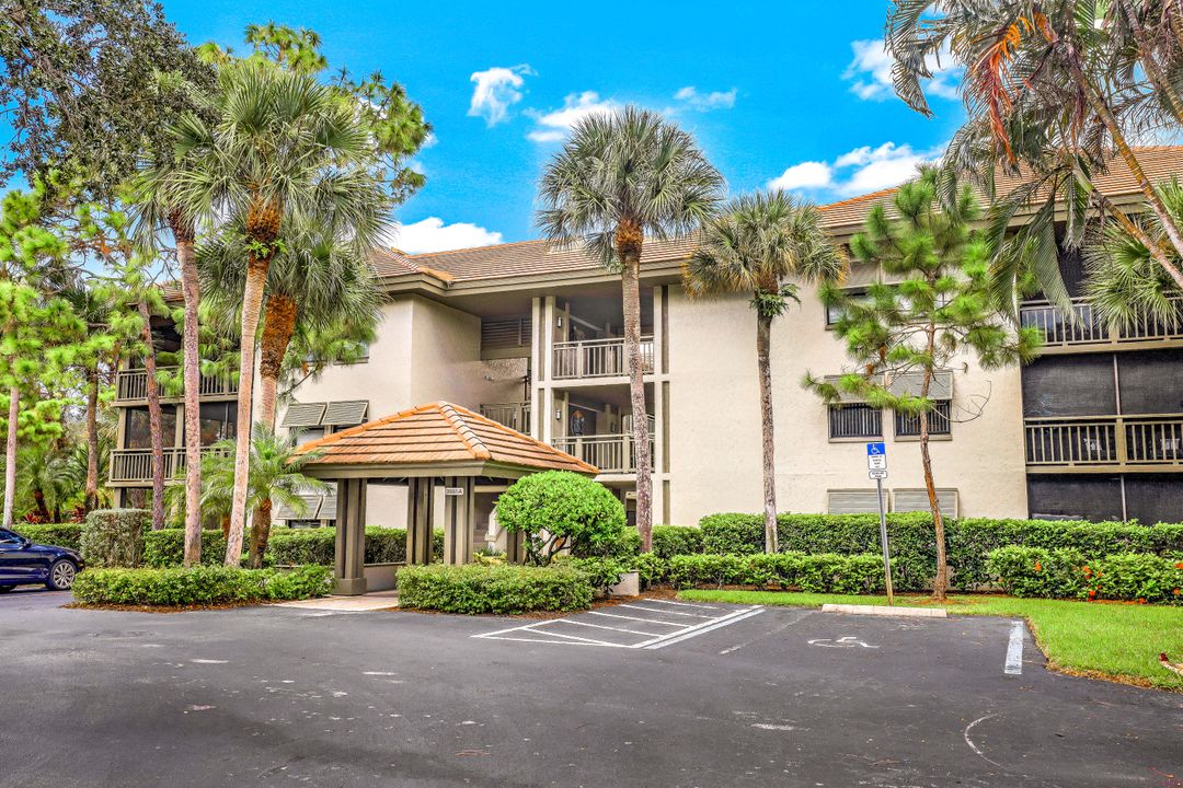 3661 Wild Pines Dr, Bonita Springs, FL 34134