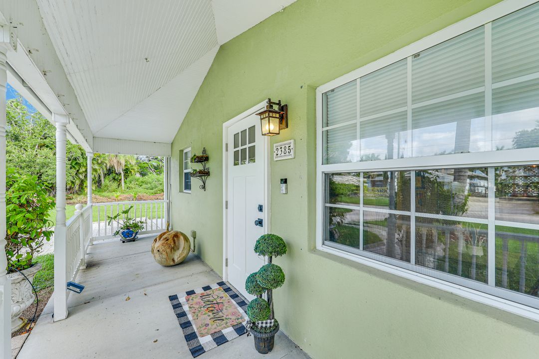 2385 Sunset Ave, Naples, FL 34112