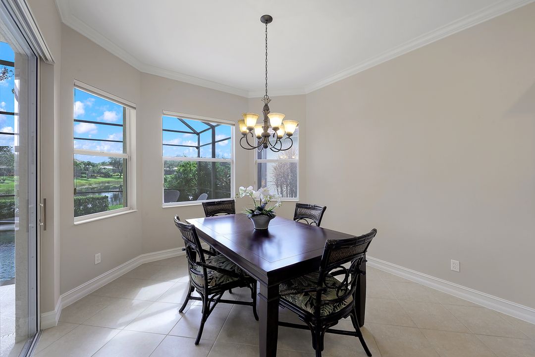 6074 Divot Ct, Naples, FL 34113