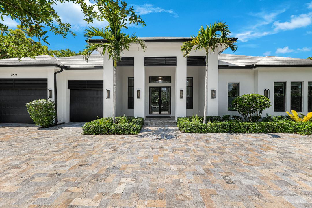 760 Park Shore Dr, Naples, FL 34103