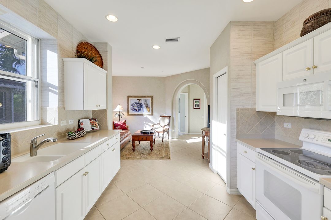 8490 Danbury Blvd #205, Naples, FL 34120