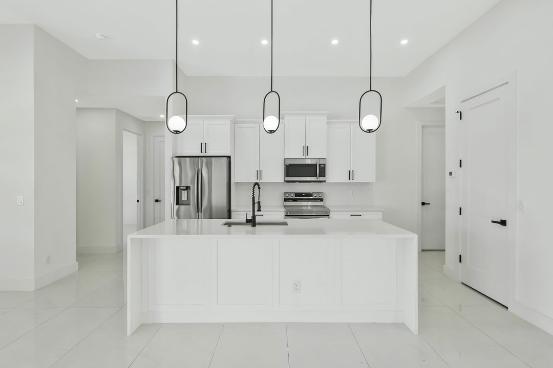 913 Embers Pkwy W, Cape Coral, FL 33993