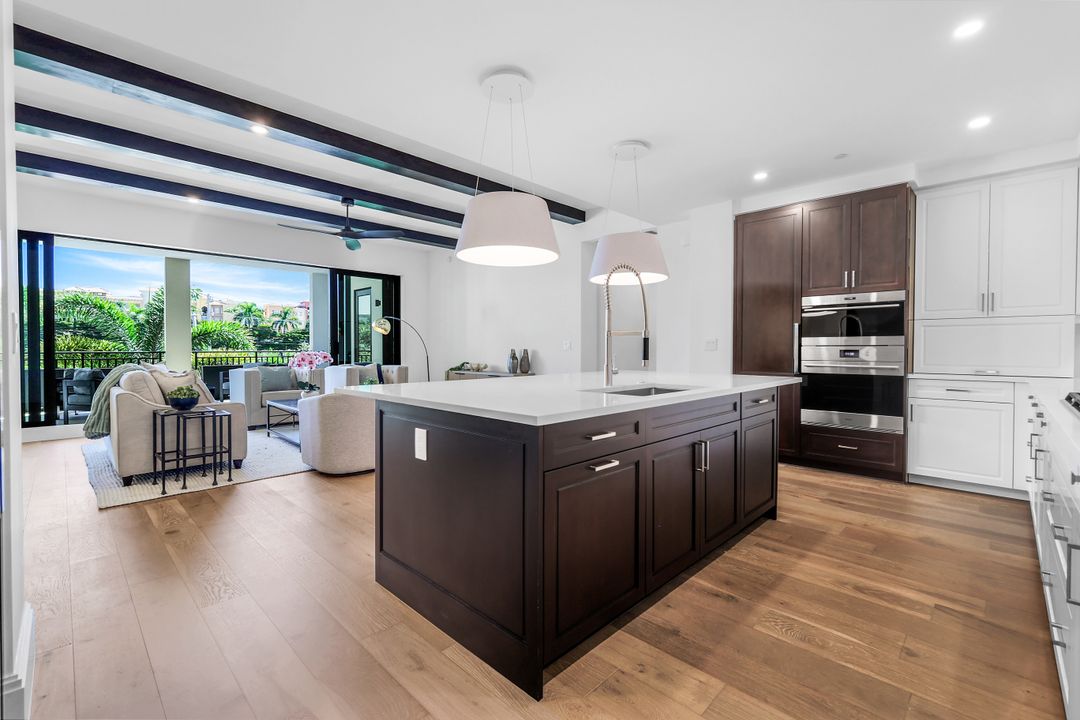 1130 3rd Ave S #211, Naples, FL 34102