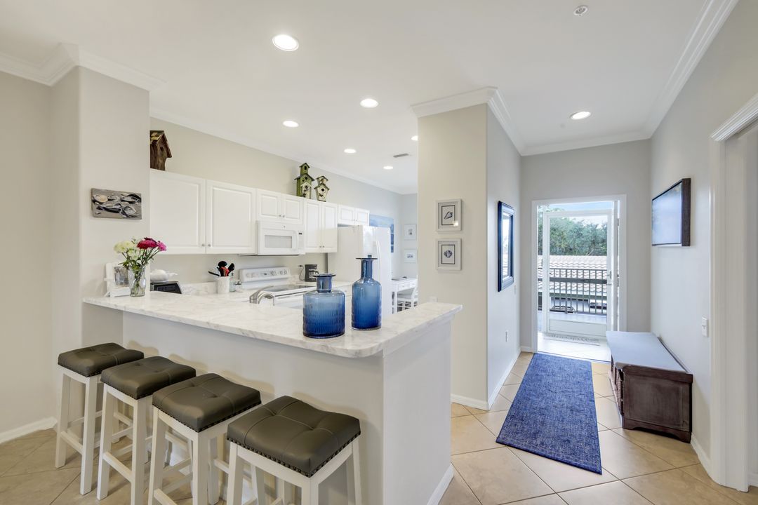 8253 Parkstone Pl #206, Naples, FL 34120