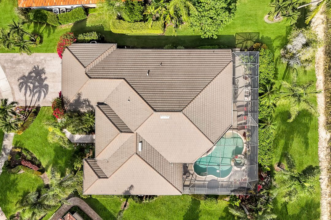 5926 Amberwood Dr, Naples, FL 34110