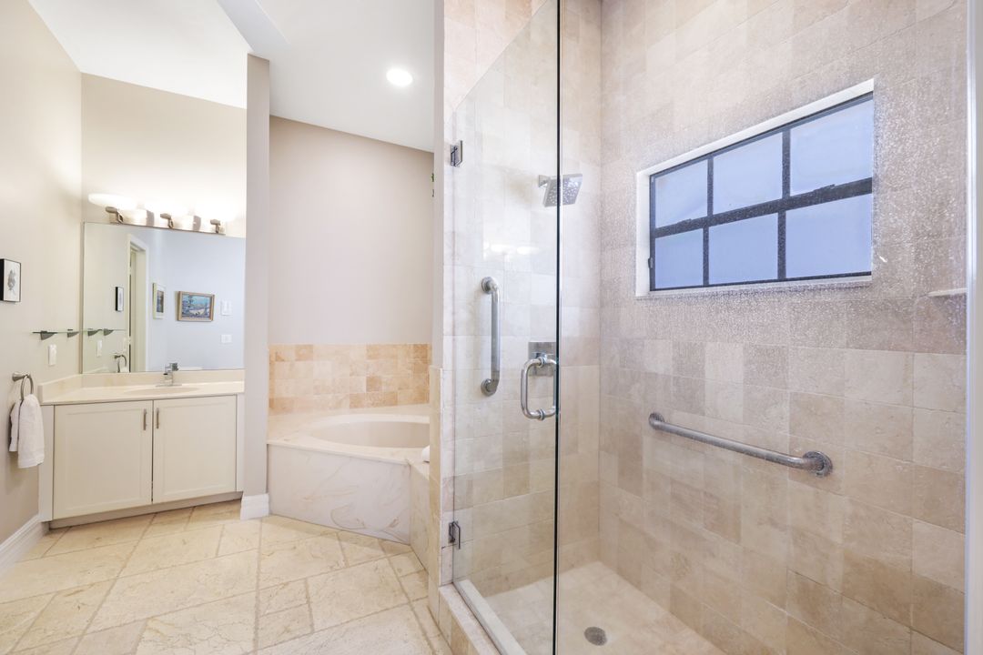 382 Carlton Pl, Naples, FL 34108