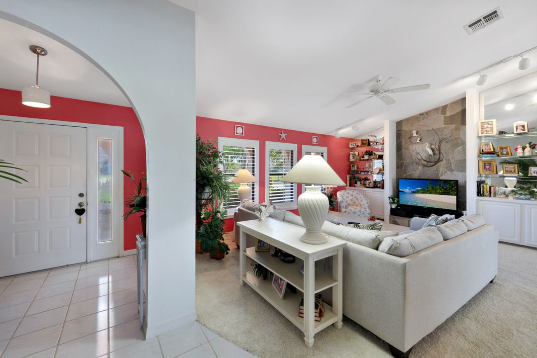 212 Kamal Pkwy, Cape Coral, FL 33904