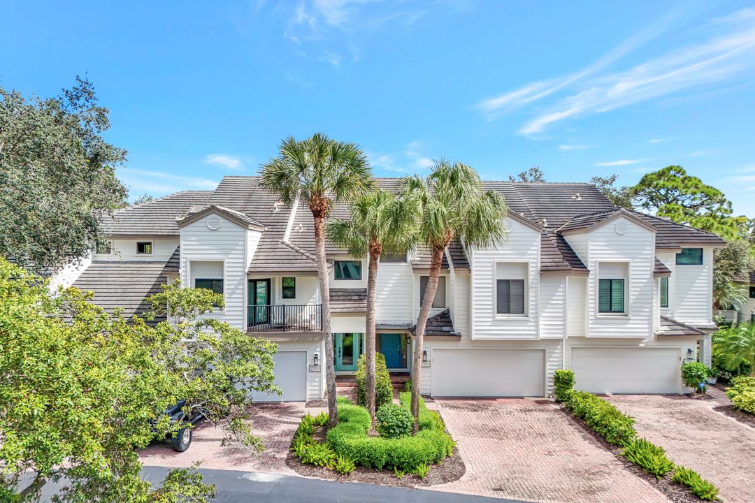 27105 Oakwood Lake Dr, Bonita Springs, FL 34134