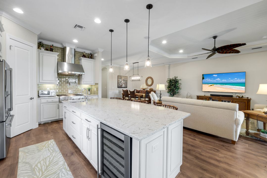 8362 Viale Cir, Naples, FL 34114