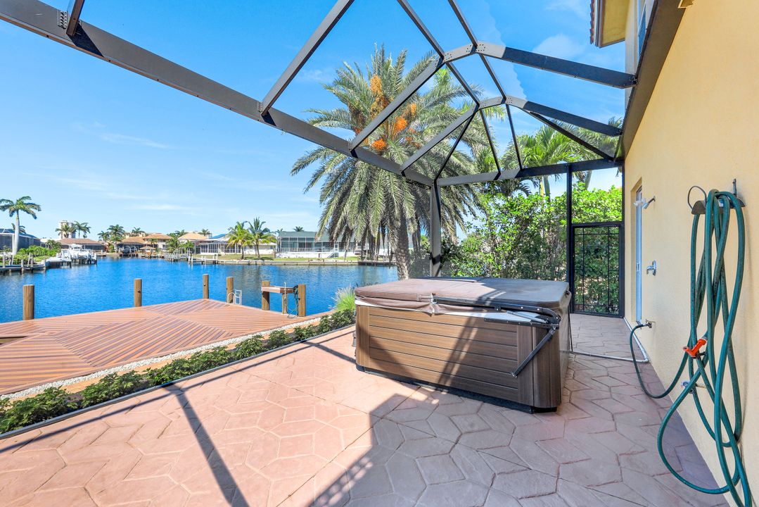 246 Edgewater Ct, Marco Island, FL 34145