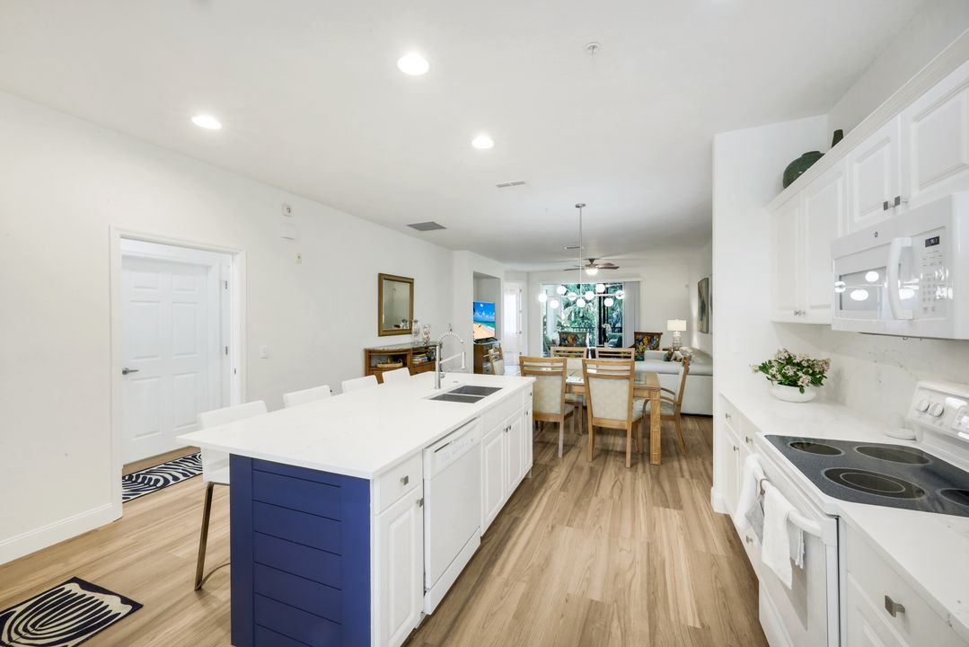 4843 Hampshire Ct #105, Naples, FL 34112