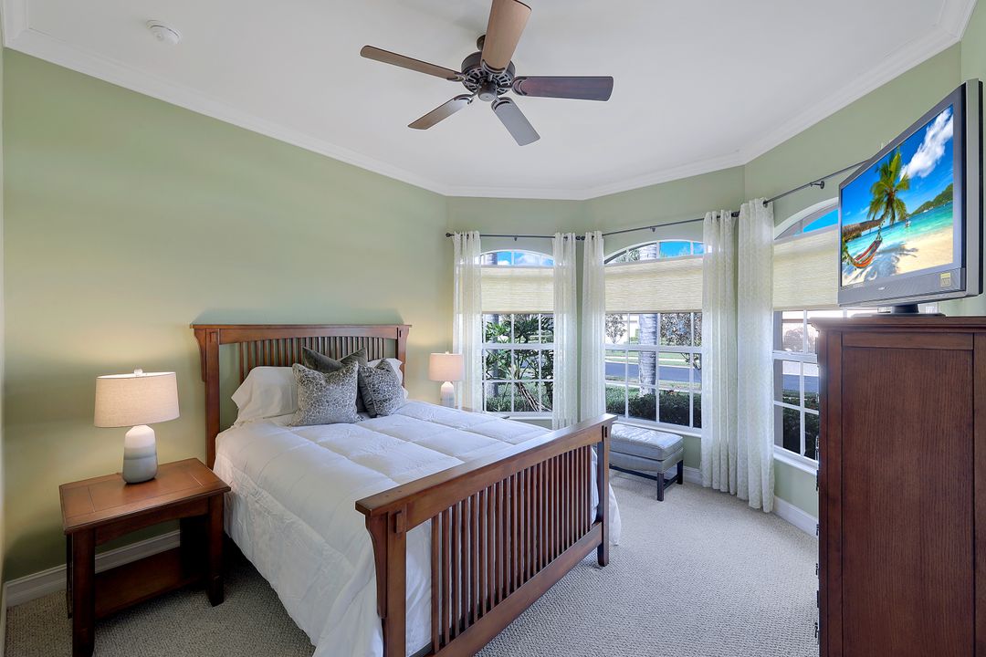 6074 Divot Ct, Naples, FL 34113