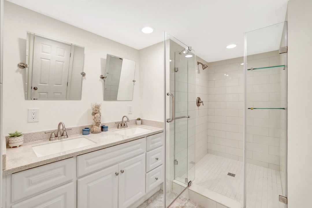 340 Horse Creek Dr #207, Naples, FL 34110