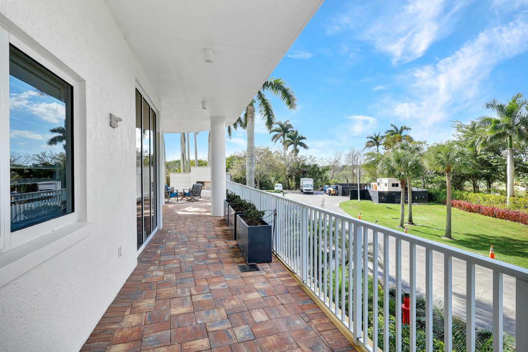 13675 Vanderbilt Dr #210, Naples, FL 34110