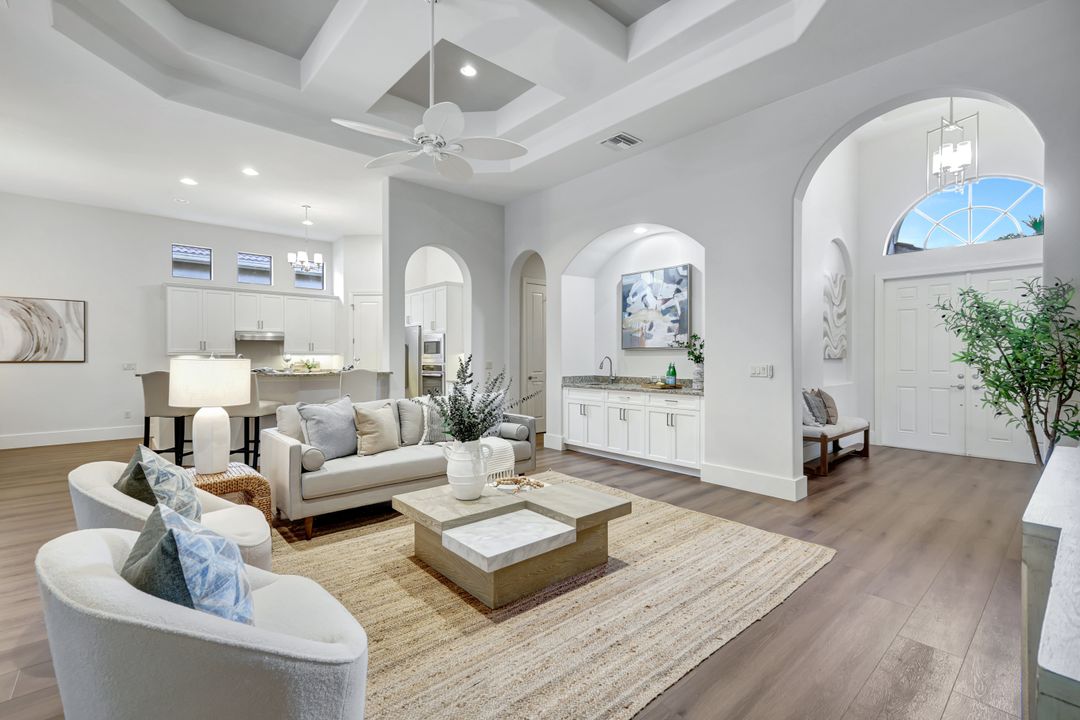 5717 Hammock Isles Dr, Naples, FL 34119