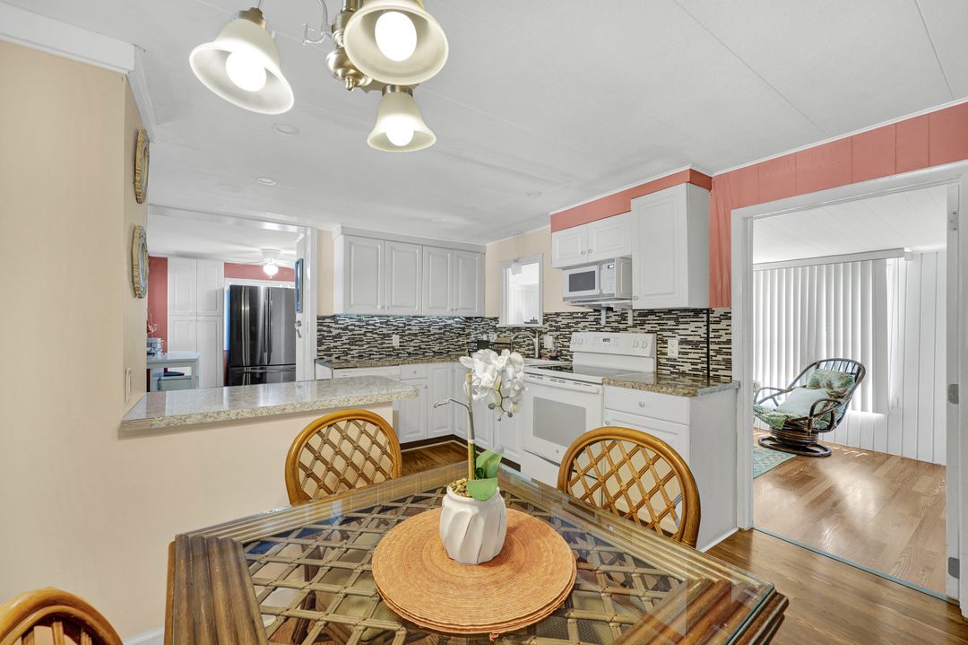 522 Menton Ln, Naples, FL 34112