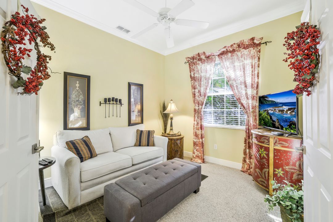 6679 Castlelawn Pl, Naples, FL 34113