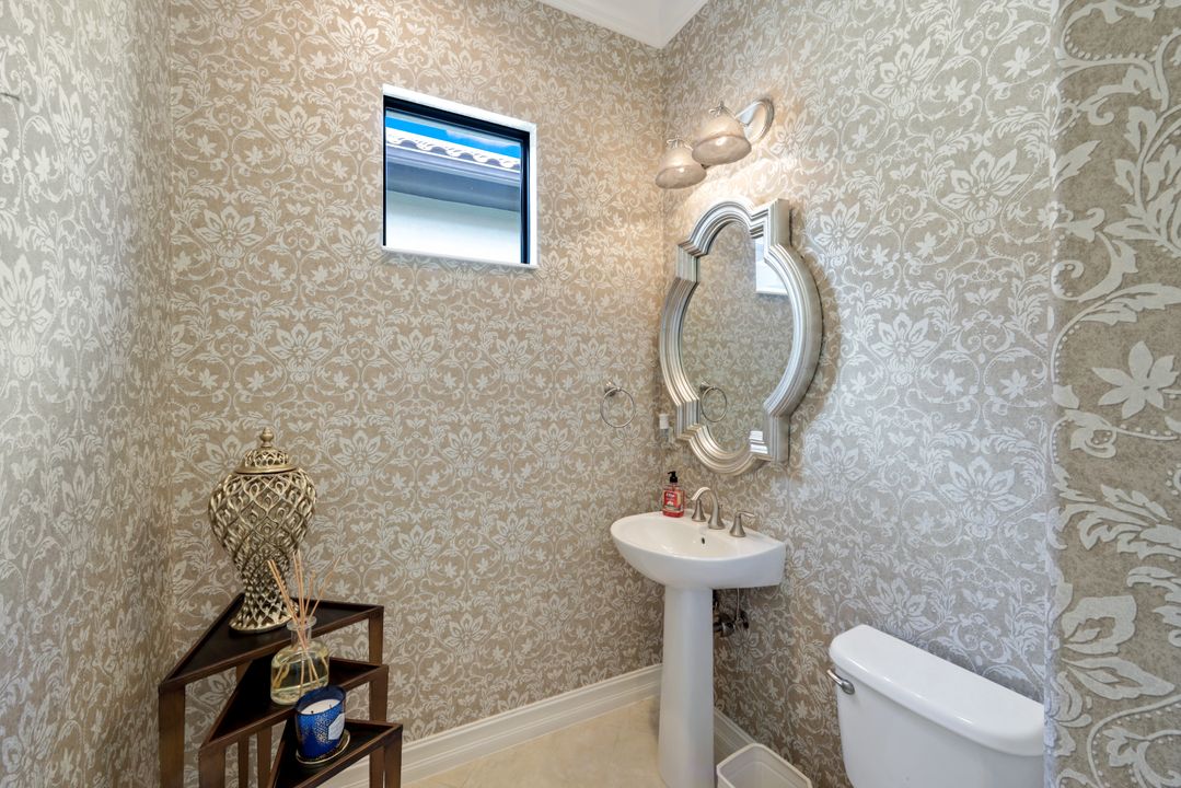 6419 Vivaldi Ct, Naples, FL 34113