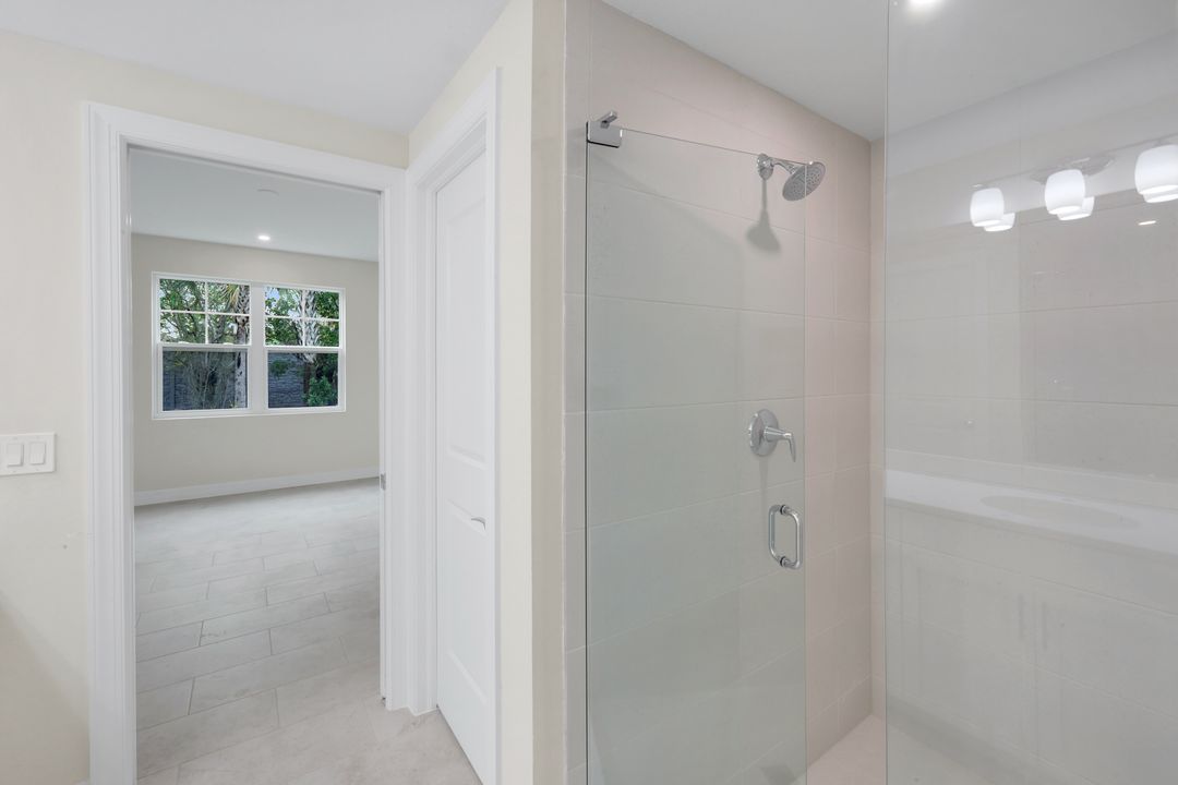 280 Antilles Wy E #101, Naples, FL 34112