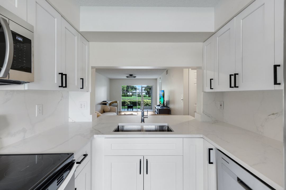 121 Wading Bird Cir #B-103, Naples, FL 34110